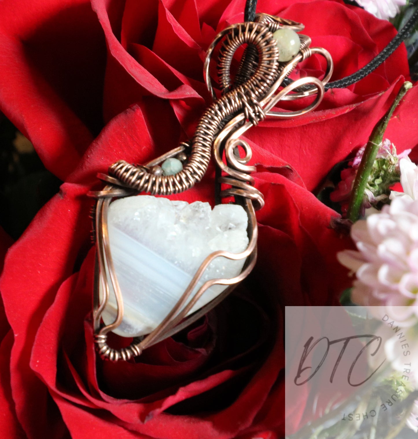 Agate w/crystals pendant