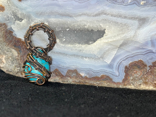 Copper wrapped howlite